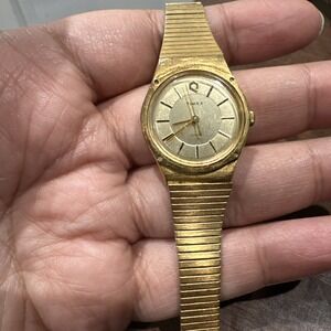 Working Vintage Timex Q‎ Watch Women 25mm Gold Tone Adjustable Band New Battery